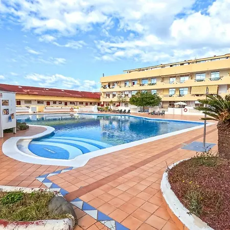 Ferienhaus Beautiful Spacious 1 Bedroom With A Pool, Marina Palace 608